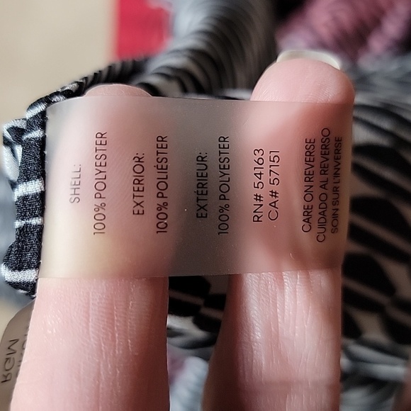 Calvin Klein Size 1X Ombre Red to White with Black Patterned Button Front Blouse - Picture 13 of 13